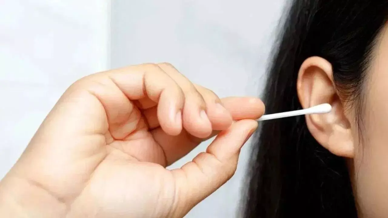 Earwax Isn’t Dirt: చెవిలో గులిమి మురికి కాదు.. సహజ రక్షణ కవచం.. ఇయర్బడ్స్తో ఈ ప్రమాదాలు తప్పవు Earwax Isn’t Dirt: చెవిలో గులిమి మురికి కాదు.. సహజ రక్షణ కవచం.. ఇయర్బడ్స్తో ఈ ప్రమాదాలు తప్పవు