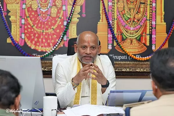 Srivari Brahmotsavams: బ్రహ్మోత్సవాల్లో వైద్య సేవల ఏర్పాట్లపై అదనపు ఈవో సమీక్ష Srivari Brahmotsavams: బ్రహ్మోత్సవాల్లో వైద్య సేవల ఏర్పాట్లపై అదనపు ఈవో సమీక్ష