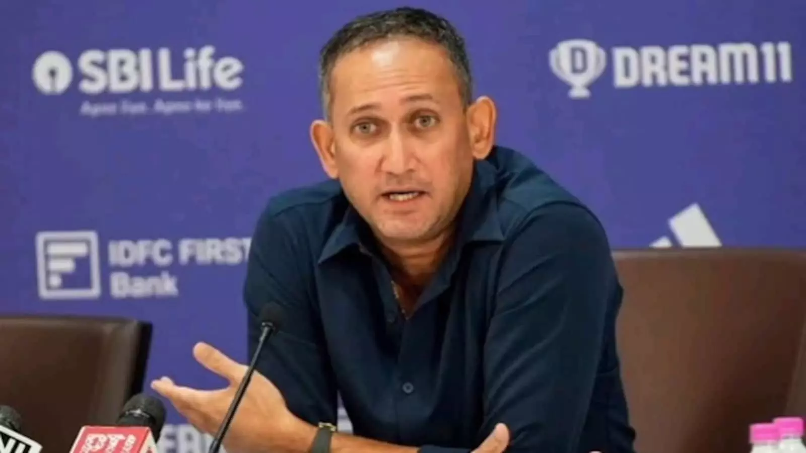 Ajit Agarkar: కీలక బీసీసీఐ సమీక్షా సమావేశానికి అజిత్ అగార్కర్ దూరం.. చీఫ్ సెలెక్టర్ కాంట్రాక్ట్ పొడిగిస్తారా? Ajit Agarkar: కీలక బీసీసీఐ సమీక్షా సమావేశానికి అజిత్ అగార్కర్ దూరం.. చీఫ్ సెలెక్టర్ కాంట్రాక్ట్ పొడిగిస్తారా?