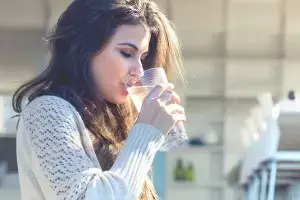 Drinking Cold Water Cause a Cold: చల్లటి నీళ్లు తాగితే జలుబు చేస్తుందా? వైద్య నిపుణులు చెబుతున్న అసలు వాస్తవాలివే.. Drinking Cold Water Cause a Cold: చల్లటి నీళ్లు తాగితే జలుబు చేస్తుందా? వైద్య నిపుణులు చెబుతున్న అసలు వాస్తవాలివే..