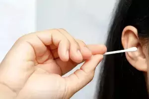 Earwax Isn’t Dirt: చెవిలో గులిమి మురికి కాదు.. సహజ రక్షణ కవచం.. ఇయర్బడ్స్తో ఈ ప్రమాదాలు తప్పవు Earwax Isn’t Dirt: చెవిలో గులిమి మురికి కాదు.. సహజ రక్షణ కవచం.. ఇయర్బడ్స్తో ఈ ప్రమాదాలు తప్పవు