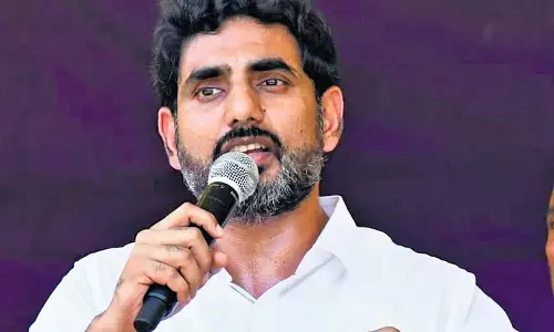 AP Minister Nara Lokesh: కేరళలో అమృతపురి ఆశ్రమం సందర్శించి మాతా అమృతానందమయి ఆశీస్సులు పొందిన ఏపీ మంత్రి నారా లోకేశ్ AP Minister Nara Lokesh: కేరళలో అమృతపురి ఆశ్రమం సందర్శించి మాతా అమృతానందమయి ఆశీస్సులు పొందిన ఏపీ మంత్రి నారా లోకేశ్