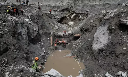 Nepal: నేపాల్ టన్నెల్లో 9 రోజుల తర్వాత ఇద్దరు కార్మికులు రక్షణ.. రెస్క్యూ ఆపరేషన్ వివరాలు Nepal: నేపాల్ టన్నెల్లో 9 రోజుల తర్వాత ఇద్దరు కార్మికులు రక్షణ.. రెస్క్యూ ఆపరేషన్ వివరాలు