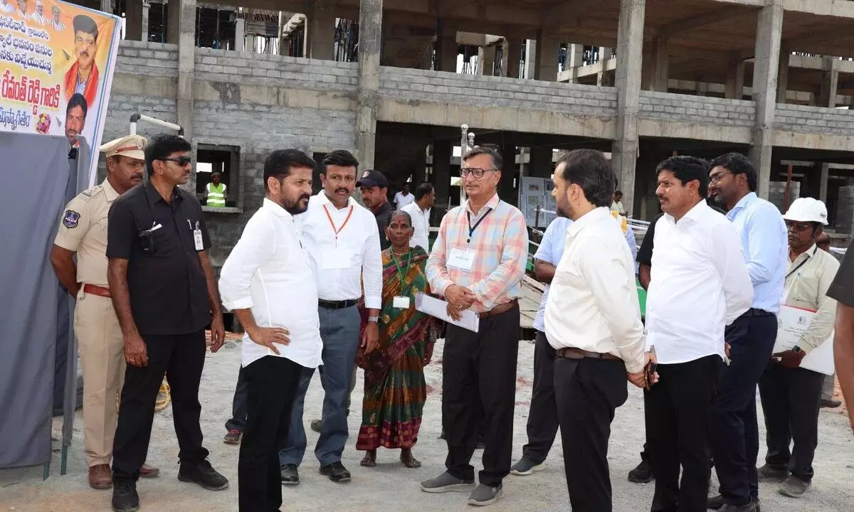 CM Revanth Reddy: కొడంగల్పై సీఎం రేవంత్ ఫోకస్.. ఎత్తిపోతల ప్రాజెక్టులు, విద్యా పథకాలపై కీలక ఆదేశాలు CM Revanth Reddy: కొడంగల్పై సీఎం రేవంత్ ఫోకస్.. ఎత్తిపోతల ప్రాజెక్టులు, విద్యా పథకాలపై కీలక ఆదేశాలు