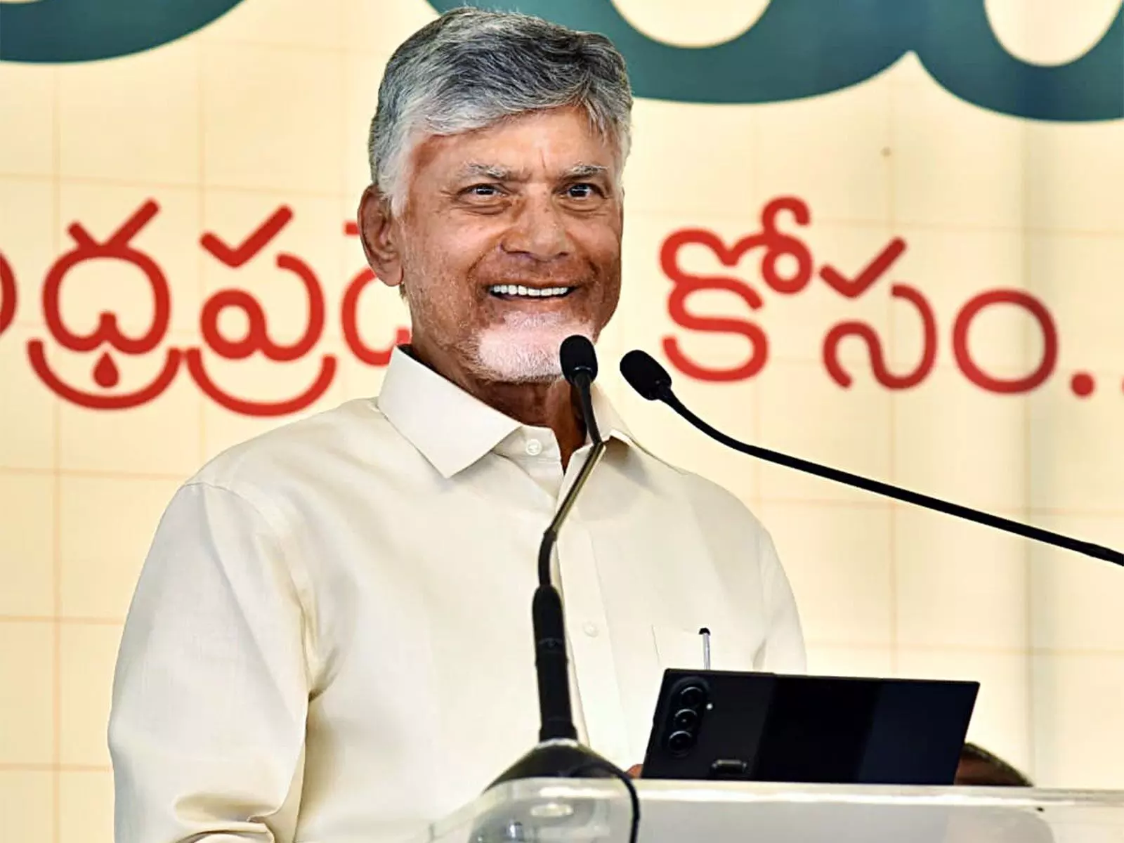 CM Chandrababu: నీటిని అందించిన నేతగా గుర్తుండాలనుకుంటున్నా: సీఎం చంద్రబాబు CM Chandrababu: నీటిని అందించిన నేతగా గుర్తుండాలనుకుంటున్నా: సీఎం చంద్రబాబు