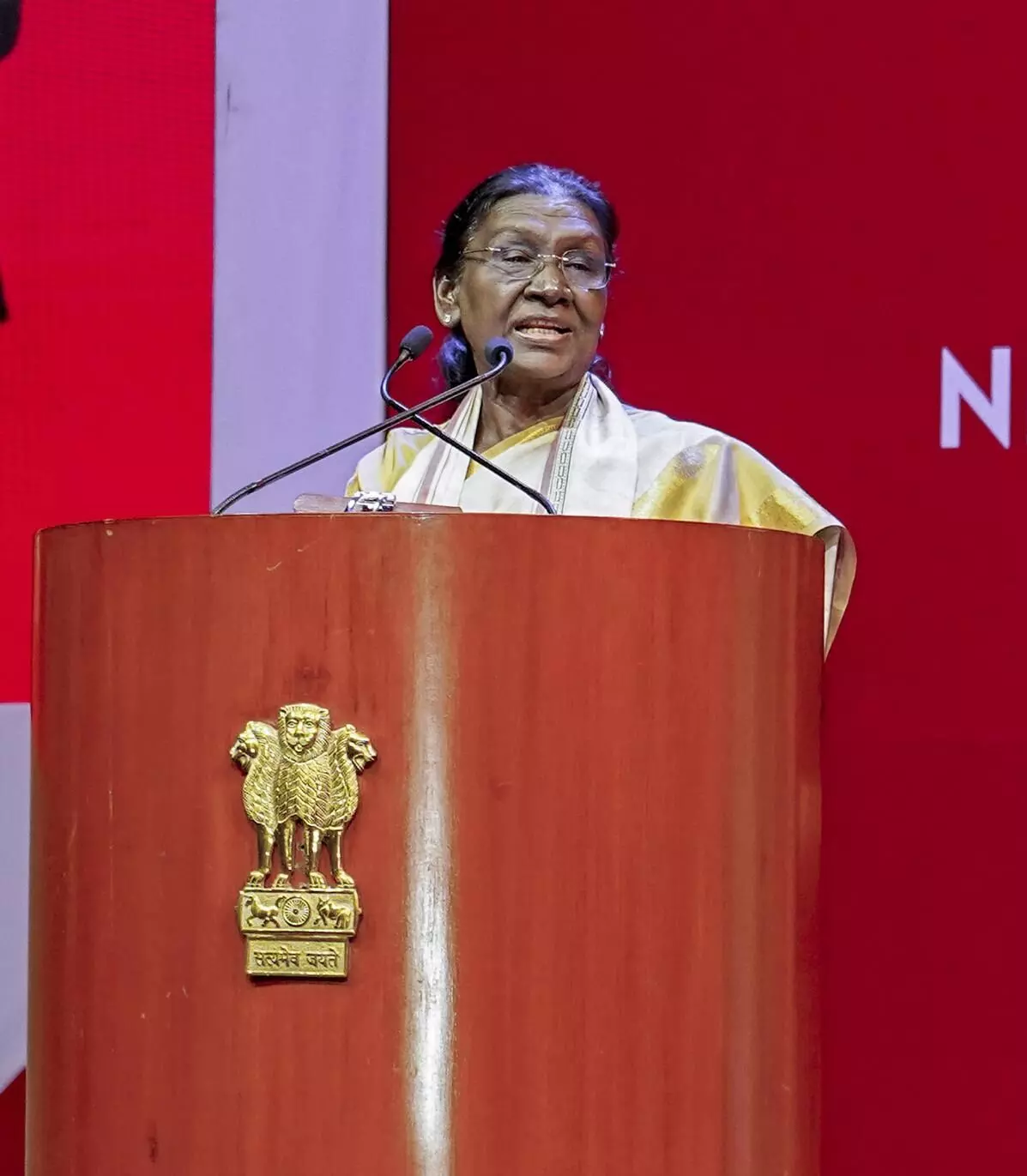 President: ఉపాధ్యాయులారా! విద్యార్థుల్లో శాస్త్రీయ దృక్పథం, ‘దేశం మొదట’ స్ఫూర్తిని పెంపొందించండి: రాష్ట్రపతి President: ఉపాధ్యాయులారా! విద్యార్థుల్లో శాస్త్రీయ దృక్పథం, ‘దేశం మొదట’ స్ఫూర్తిని పెంపొందించండి: రాష్ట్రపతి