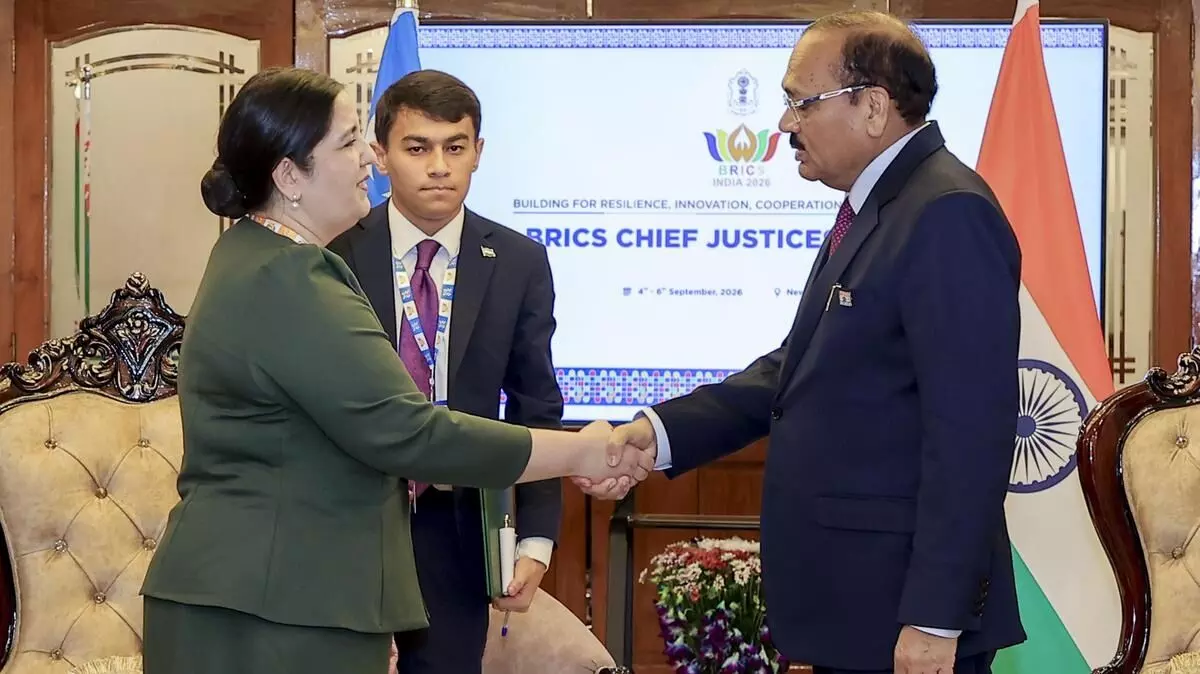 CJI Surya Kant: బ్రిక్స్ ప్రధాన న్యాయమూర్తుల వేదికపై సీజేఐ సూర్యకాంత్ కీలక వ్యాఖ్యలు.. ద్వైపాక్షిక న్యాయ సహకారం బలోపేతానికి పిలుపు CJI Surya Kant: బ్రిక్స్ ప్రధాన న్యాయమూర్తుల వేదికపై సీజేఐ సూర్యకాంత్ కీలక వ్యాఖ్యలు.. ద్వైపాక్షిక న్యాయ సహకారం బలోపేతానికి పిలుపు