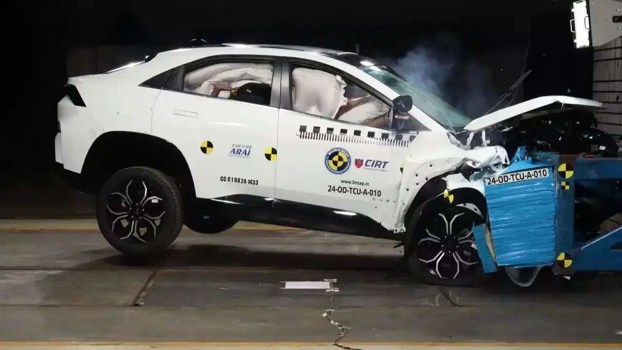 Car Safety: కార్ల సేఫ్టీ రూల్స్ చేంజ్.. గట్టి బాడీ ఉంటే సరిపోదు..5-స్టార్ రేటింగ్ కావాలంటే ఇవి ఉండాల్సిందే Car Safety: కార్ల సేఫ్టీ రూల్స్ చేంజ్.. గట్టి బాడీ ఉంటే సరిపోదు..5-స్టార్ రేటింగ్ కావాలంటే ఇవి ఉండాల్సిందే