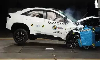 Car Safety: కార్ల సేఫ్టీ రూల్స్ చేంజ్.. గట్టి బాడీ ఉంటే సరిపోదు..5-స్టార్ రేటింగ్ కావాలంటే ఇవి ఉండాల్సిందే Car Safety: కార్ల సేఫ్టీ రూల్స్ చేంజ్.. గట్టి బాడీ ఉంటే సరిపోదు..5-స్టార్ రేటింగ్ కావాలంటే ఇవి ఉండాల్సిందే