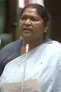 Minister Seethakka: స్పీకర్పై తాతా మధు అవమానకర వ్యాఖ్యలు.. మంత్రి సీతక్క కంటతడి.. ఎస్సీ/ఎస్టీ కేసు పెట్టాలని డిమాండ్ Minister Seethakka: స్పీకర్పై తాతా మధు అవమానకర వ్యాఖ్యలు.. మంత్రి సీతక్క కంటతడి.. ఎస్సీ/ఎస్టీ కేసు పెట్టాలని డిమాండ్