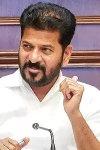 CM Revanth Reddy: 22ఏ నిషేధిత భూముల వివాదంపై సీఎం రేవంత్ ఫోకస్.. అధికారులను ఆరా తీసిన ముఖ్యమంత్రి CM Revanth Reddy: 22ఏ నిషేధిత భూముల వివాదంపై సీఎం రేవంత్ ఫోకస్.. అధికారులను ఆరా తీసిన ముఖ్యమంత్రి