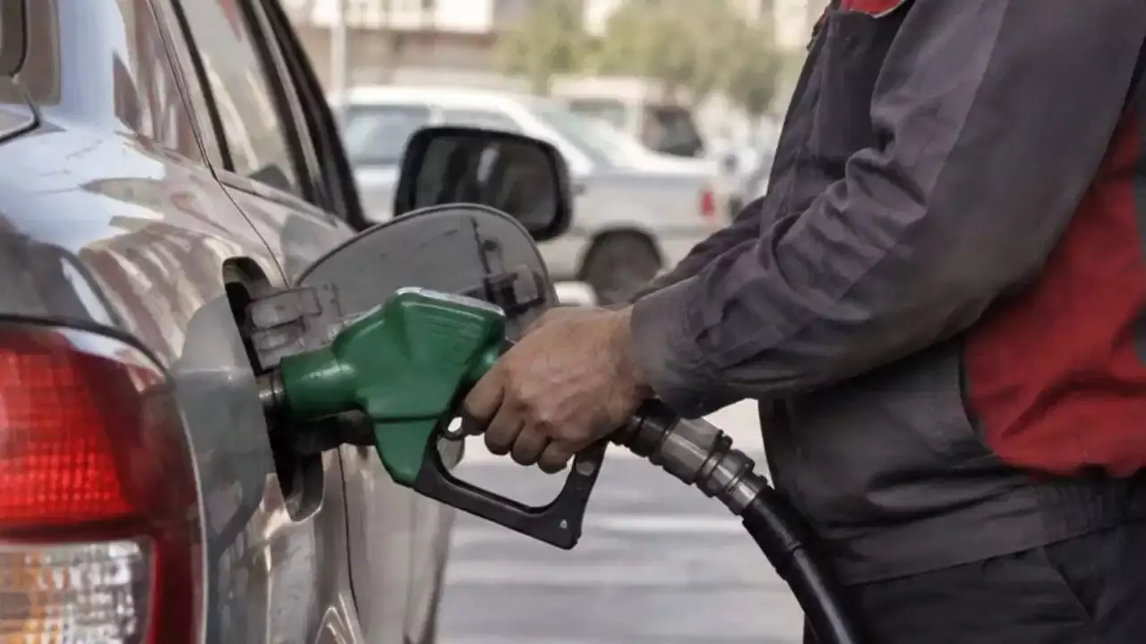 Petrol Price: ఇరాన్లో పెట్రోల్ బాంబు.. 110 లీటర్లు దాటితే బాదుడే బాదుడు Petrol Price: ఇరాన్లో పెట్రోల్ బాంబు.. 110 లీటర్లు దాటితే బాదుడే బాదుడు