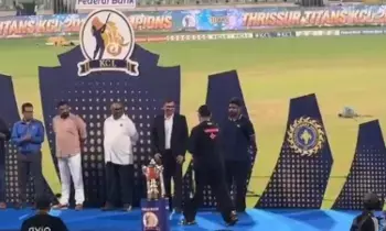 Sreesanth and Sanju Samson Miss the Handshake: శ్రీశాంత్-సంజూ శాంసన్ హ్యాండ్‌షేక్ ఎందుకు మిస్? వైరల్ వీడియోతో కొత్త చర్చ