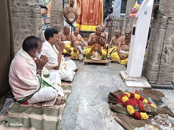 Sri Venugopalaswamy Temple: కార్వేటినగరం శ్రీ వేణుగోపాలస్వామివారి పవిత్రోత్సవాలకు వైభవంగా అంకురార్పణ Sri Venugopalaswamy Temple: కార్వేటినగరం శ్రీ వేణుగోపాలస్వామివారి పవిత్రోత్సవాలకు వైభవంగా అంకురార్పణ