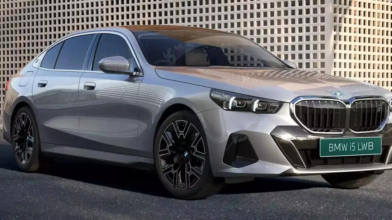 BMW: 669 కిమీ రేంజ్, కళ్లు చెదిరే లుక్స్.. భారత మార్కెట్లోకి బీఎండబ్ల్యూ నయా ఎలక్ట్రిక్ సెడాన్ BMW: 669 కిమీ రేంజ్, కళ్లు చెదిరే లుక్స్.. భారత మార్కెట్లోకి బీఎండబ్ల్యూ నయా ఎలక్ట్రిక్ సెడాన్