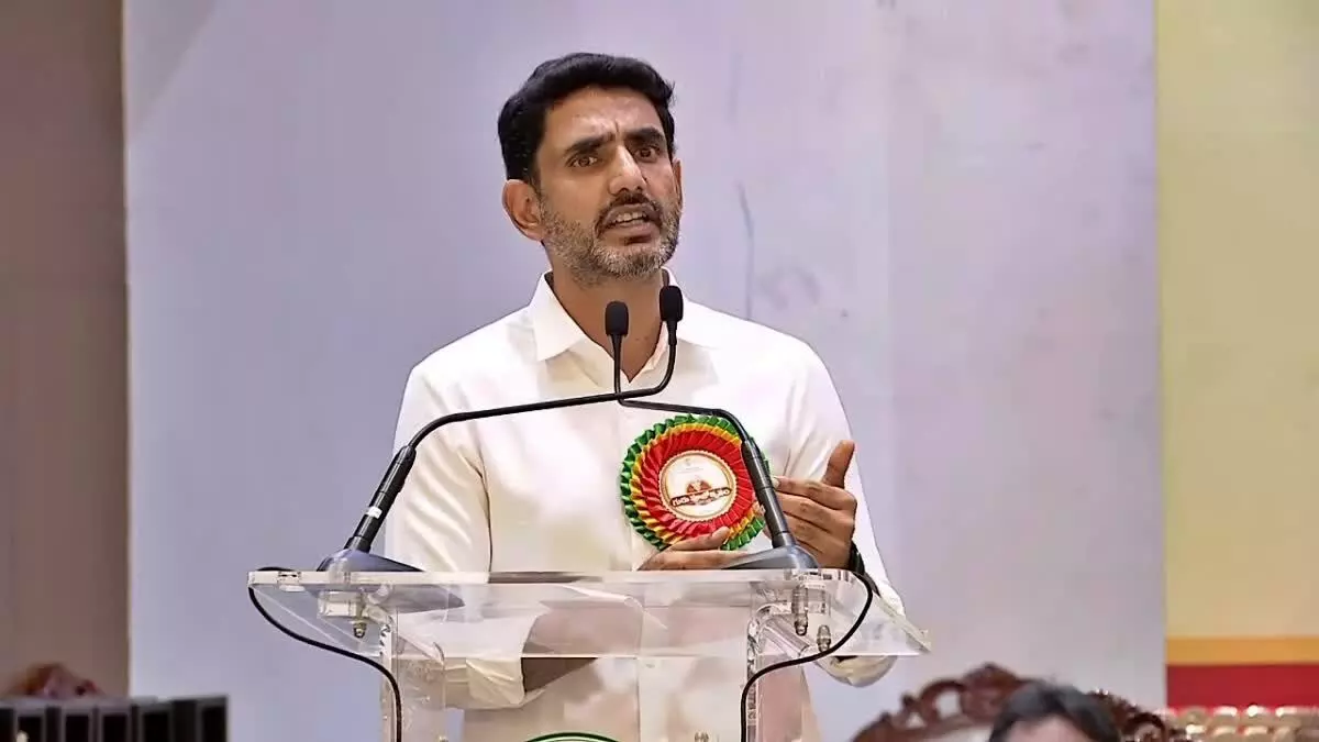 Minister Nara Lokesh: సోషల్ మీడియాతో ప్రజలకు అభివృద్ధి పనులు చేరవేయాలి: మంత్రి నారా లోకేశ్ Minister Nara Lokesh: సోషల్ మీడియాతో ప్రజలకు అభివృద్ధి పనులు చేరవేయాలి: మంత్రి నారా లోకేశ్
