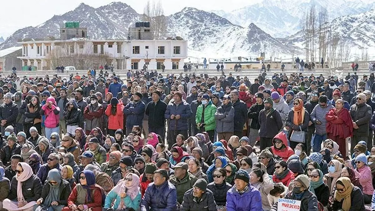 Ladakh-Centre Talks: లడఖ్-కేంద్ర చర్చలు సెప్టెంబర్ 9న... విశ్వాస పునరుద్ధరణ చర్యల నేపథ్యంలో ఆశాజనక వాతావరణం Ladakh-Centre Talks: లడఖ్-కేంద్ర చర్చలు సెప్టెంబర్ 9న... విశ్వాస పునరుద్ధరణ చర్యల నేపథ్యంలో ఆశాజనక వాతావరణం