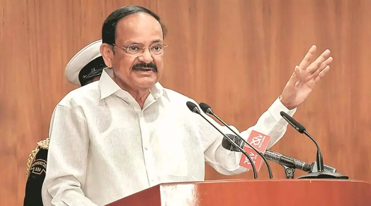 Venkaiah Naidu: పల్లెటూరి నుంచి దేశస్థాయి పదవుల వరకు.. స్కూళ్లలో ఫోన్ నిషేధం, మోరల్ క్లాసులు తప్పనిసరి: వెంకయ్య నాయుడు Venkaiah Naidu: పల్లెటూరి నుంచి దేశస్థాయి పదవుల వరకు.. స్కూళ్లలో ఫోన్ నిషేధం, మోరల్ క్లాసులు తప్పనిసరి: వెంకయ్య నాయుడు
