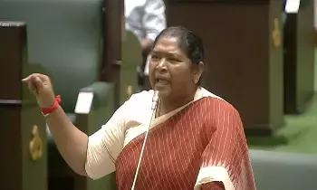 Minister Seethakka: బీఆర్‌ఎస్‌ ఎమ్మెల్యేలదే కీచకపర్వం.. మహిళా ఎమ్మెల్యేలపై అసభ్య ప్రవర్తనపై వీడియోతో మంత్రి సీతక్క ఫైర్