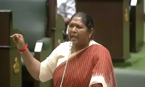 Minister Seethakka: బీఆర్‌ఎస్‌ ఎమ్మెల్యేలదే కీచకపర్వం.. మహిళా ఎమ్మెల్యేలపై అసభ్య ప్రవర్తనపై వీడియోతో మంత్రి సీతక్క ఫైర్