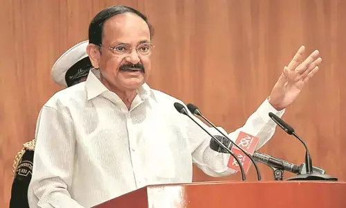 Venkaiah Naidu: పల్లెటూరి నుంచి దేశస్థాయి పదవుల వరకు.. స్కూళ్లలో ఫోన్ నిషేధం, మోరల్ క్లాసులు తప్పనిసరి: వెంకయ్య నాయుడు