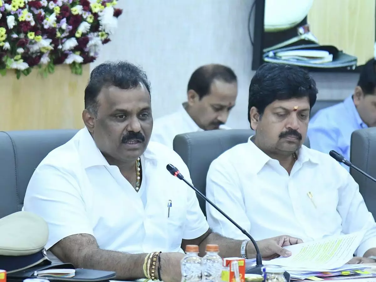 Minister Anagani Satyaprasad: ప్రైవేట్ భూములను 22ఏలో చేర్చితే చర్యలు.. 9 లక్షల ఎకరాల ఫ్రీహోల్డ్ రిజిస్ట్రేషన్లకు అనుమతి: మంత్రి అనగాని సత్యప్రసాద్ Minister Anagani Satyaprasad: ప్రైవేట్ భూములను 22ఏలో చేర్చితే చర్యలు.. 9 లక్షల ఎకరాల ఫ్రీహోల్డ్ రిజిస్ట్రేషన్లకు అనుమతి: మంత్రి అనగాని సత్యప్రసాద్
