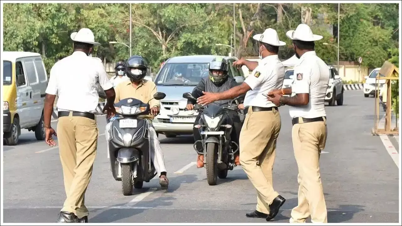 Traffic Challan: సెప్టెంబర్ 12న జాతీయ లోక్ అదాలత్..పెండింగ్ ట్రాఫిక్ చలాన్లపై భారీ తగ్గింపు Traffic Challan: సెప్టెంబర్ 12న జాతీయ లోక్ అదాలత్..పెండింగ్ ట్రాఫిక్ చలాన్లపై భారీ తగ్గింపు