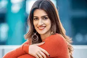 Actress Kriti Sanon: అనుకోకుండా వచ్చిన మోడలింగ్ అవకాశమే నటిని చేసింది.. సినీ ప్రయాణంపై కృతి సనన్ ఆసక్తికర వ్యాఖ్యలు Actress Kriti Sanon: అనుకోకుండా వచ్చిన మోడలింగ్ అవకాశమే నటిని చేసింది.. సినీ ప్రయాణంపై కృతి సనన్ ఆసక్తికర వ్యాఖ్యలు