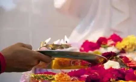 Making These Puja Mistakes: పూజ చేసేటప్పుడు ఈ పొరపాట్లు చేస్తున్నారా? ఈ 6 పవిత్ర వస్తువులను నేరుగా నేలపై ఉంచితే దోషం తప్పదు Making These Puja Mistakes: పూజ చేసేటప్పుడు ఈ పొరపాట్లు చేస్తున్నారా? ఈ 6 పవిత్ర వస్తువులను నేరుగా నేలపై ఉంచితే దోషం తప్పదు