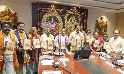 TTD: శ్రీవారి సాలకట్ల, నవరాత్రి బ్రహ్మోత్సవాల బుక్లెట్ విడుదల TTD: శ్రీవారి సాలకట్ల, నవరాత్రి బ్రహ్మోత్సవాల బుక్లెట్ విడుదల