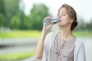 Drink Water Right After Waking Up: ఉదయం లేవగానే నీరు తాగుతున్నారా? ఈ అలవాటుతో ఎన్నో ఆరోగ్య ప్రయోజనాలు Drink Water Right After Waking Up: ఉదయం లేవగానే నీరు తాగుతున్నారా? ఈ అలవాటుతో ఎన్నో ఆరోగ్య ప్రయోజనాలు