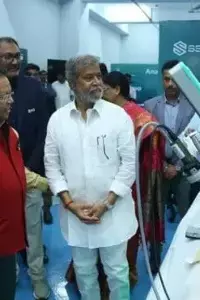 Robotic Surgeries: ప్రభుత్వ ఆసుపత్రుల్లో రోబోటిక్ సర్జరీలు విస్తరణ.. సామాన్యులకు అందుబాటులోకి Robotic Surgeries: ప్రభుత్వ ఆసుపత్రుల్లో రోబోటిక్ సర్జరీలు విస్తరణ.. సామాన్యులకు అందుబాటులోకి