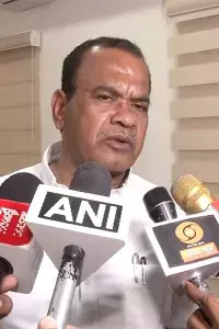 Komatireddy: కేటీఆర్ పాదయాత్రకు కోమటిరెడ్డి సవాల్.. నల్లగొండలో నేనూ నడుస్తా! Komatireddy: కేటీఆర్ పాదయాత్రకు కోమటిరెడ్డి సవాల్.. నల్లగొండలో నేనూ నడుస్తా!