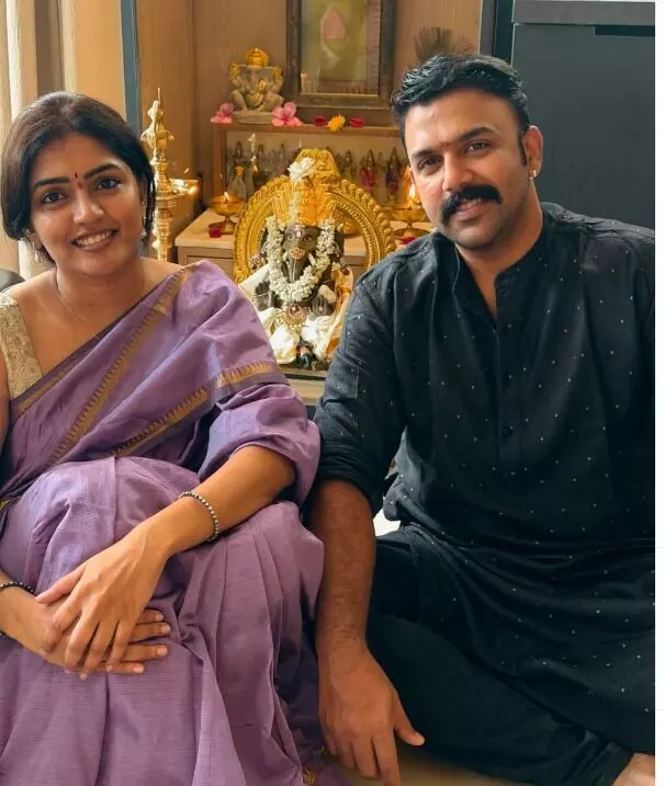 Tarun Bhaskar–Eesha Rebba Wedding Rumours: తరుణ్ భాస్కర్ - ఈషా రెబ్బా పెళ్లి రూమర్లకు మళ్లీ రెక్కలు.. వైరల్ అవుతున్న వినాయక చవితి పూజ ఫొటో.. Tarun Bhaskar–Eesha Rebba Wedding Rumours: తరుణ్ భాస్కర్ - ఈషా రెబ్బా పెళ్లి రూమర్లకు మళ్లీ రెక్కలు.. వైరల్ అవుతున్న వినాయక చవితి పూజ ఫొటో..
