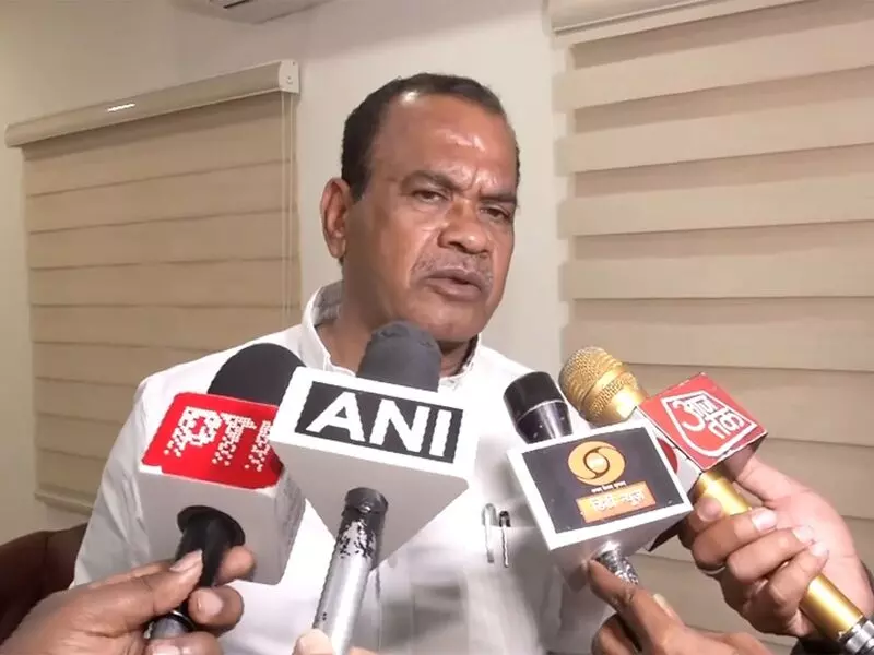 Komatireddy: కేటీఆర్ పాదయాత్రకు కోమటిరెడ్డి సవాల్.. నల్లగొండలో నేనూ నడుస్తా! Komatireddy: కేటీఆర్ పాదయాత్రకు కోమటిరెడ్డి సవాల్.. నల్లగొండలో నేనూ నడుస్తా!
