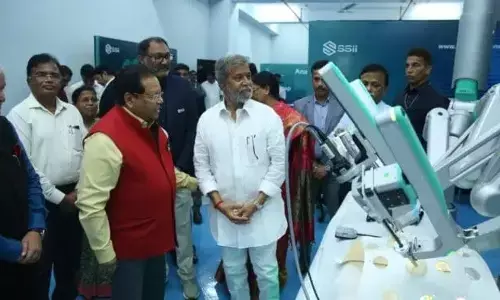 Robotic Surgeries: ప్రభుత్వ ఆసుపత్రుల్లో రోబోటిక్ సర్జరీలు విస్తరణ.. సామాన్యులకు అందుబాటులోకి Robotic Surgeries: ప్రభుత్వ ఆసుపత్రుల్లో రోబోటిక్ సర్జరీలు విస్తరణ.. సామాన్యులకు అందుబాటులోకి