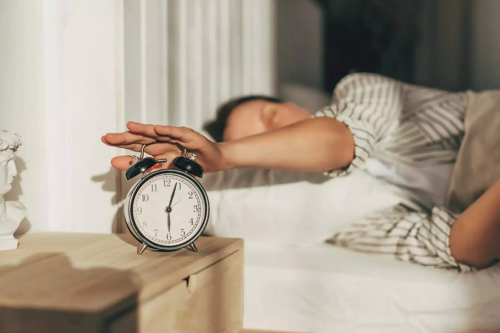 Waking Up With a Start to the Alarm: అలారంతో ఉలిక్కిపడి లేస్తున్నారా? గుండెకు తీవ్ర ముప్పు అంటున్న పరిశోధకులు.. Waking Up With a Start to the Alarm: అలారంతో ఉలిక్కిపడి లేస్తున్నారా? గుండెకు తీవ్ర ముప్పు అంటున్న పరిశోధకులు..