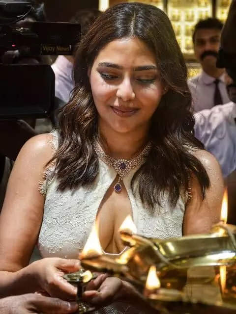 Aishwarya Lekshmi: దుస్తుల్లో కాదు.. చూసే కళ్లలోనే లోపం ఉంది.. ట్రోలర్లపై ఐశ్వర్య లక్ష్మి ఫైర్ Aishwarya Lekshmi: దుస్తుల్లో కాదు.. చూసే కళ్లలోనే లోపం ఉంది.. ట్రోలర్లపై ఐశ్వర్య లక్ష్మి ఫైర్