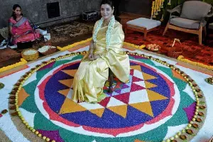 Samantha: సమంత సీమంతం వేడుకలు.. భర్త రాజ్ నిడిమోరు, స్నేహితురాలు శిల్పారెడ్డి సందడి Samantha: సమంత సీమంతం వేడుకలు.. భర్త రాజ్ నిడిమోరు, స్నేహితురాలు శిల్పారెడ్డి సందడి