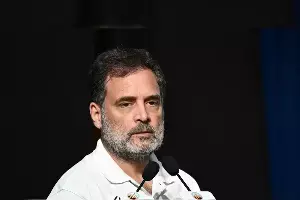 Rahul Gandhi: యూపీఐపై ఛార్జీలకు రంగం సిద్ధం.. అమెరికా ఒత్తిడికి మోదీ తలొగ్గారని రాహుల్ విమర్శ Rahul Gandhi: యూపీఐపై ఛార్జీలకు రంగం సిద్ధం.. అమెరికా ఒత్తిడికి మోదీ తలొగ్గారని రాహుల్ విమర్శ