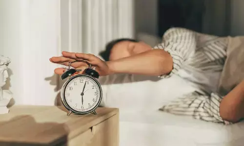 Waking Up With a Start to the Alarm: అలారంతో ఉలిక్కిపడి లేస్తున్నారా? గుండెకు తీవ్ర ముప్పు అంటున్న పరిశోధకులు.. Waking Up With a Start to the Alarm: అలారంతో ఉలిక్కిపడి లేస్తున్నారా? గుండెకు తీవ్ర ముప్పు అంటున్న పరిశోధకులు..