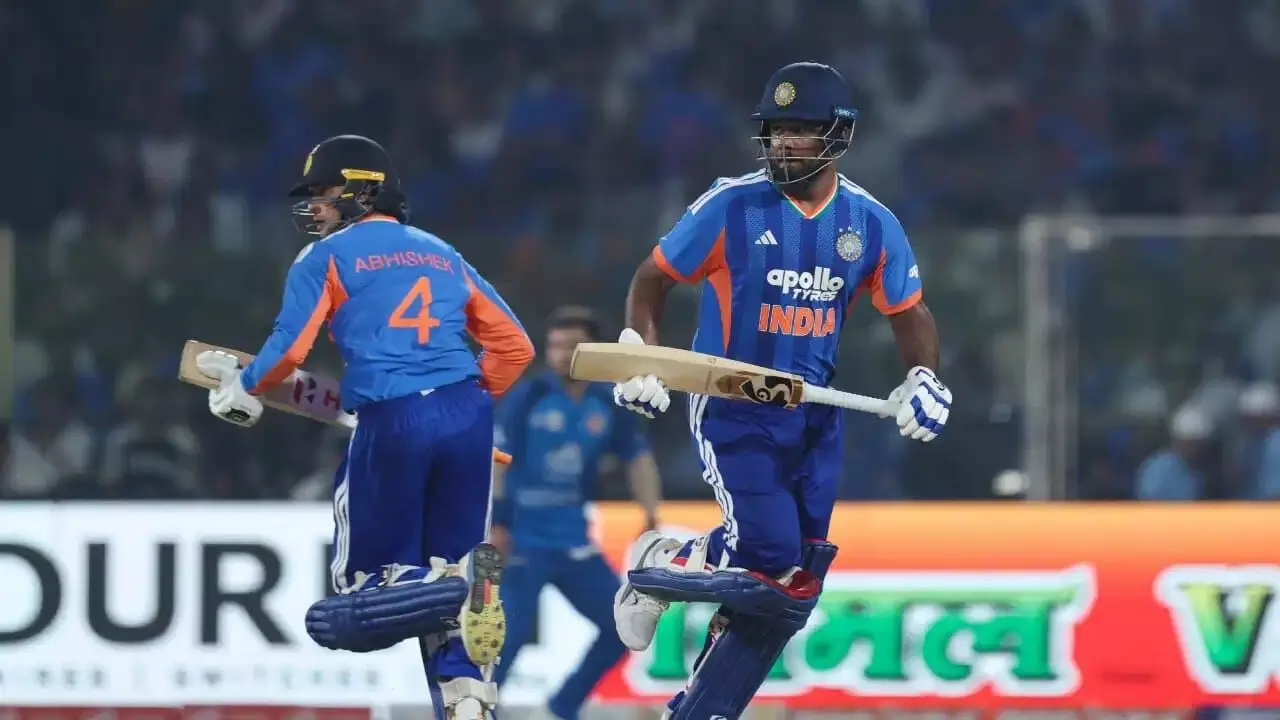 India: అదరగొట్టిన భారత్.. ఆఫ్ఘనిస్తాన్పై ఘనవిజయం.. 2-0తో టీ20 సిరీస్ కైవసం India: అదరగొట్టిన భారత్.. ఆఫ్ఘనిస్తాన్పై ఘనవిజయం.. 2-0తో టీ20 సిరీస్ కైవసం