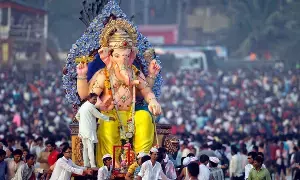 Ganesh Visarjan 2026: గణేష్ నిమజ్జనం 2026: గణపయ్యకు వీడ్కోలు పలికే వేళ.. పాటించాల్సిన ముఖ్యమైన నియమాలు, చేయకూడని పనులు ఇవే.. Ganesh Visarjan 2026: గణేష్ నిమజ్జనం 2026: గణపయ్యకు వీడ్కోలు పలికే వేళ.. పాటించాల్సిన ముఖ్యమైన నియమాలు, చేయకూడని పనులు ఇవే..