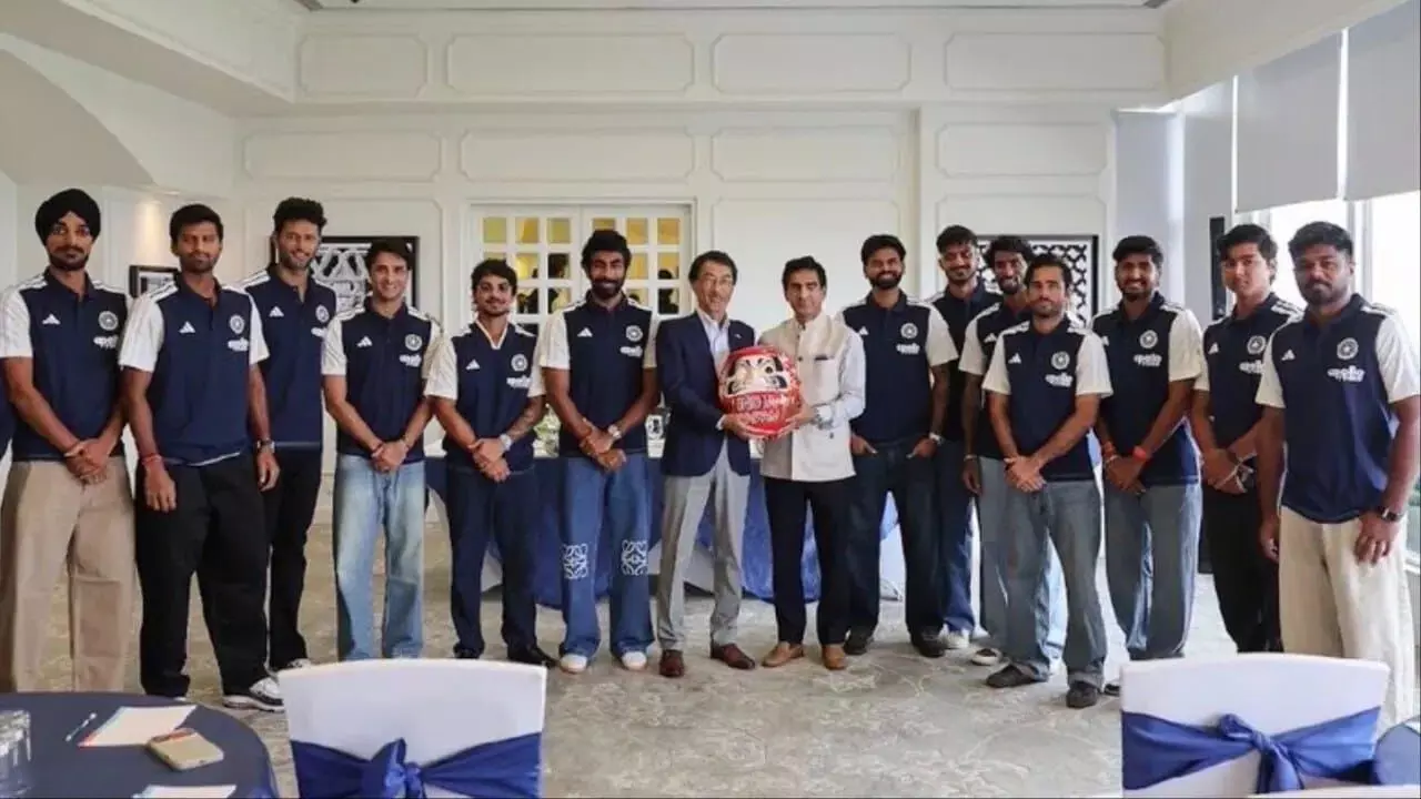 Team India: క్రికెట్ మైదానంలో సరికొత్త మైలురాయి.. జపాన్ రాయబారితో శ్రేయస్ అయ్యర్, టీమ్ ఇండియా భేటీ.. Team India: క్రికెట్ మైదానంలో సరికొత్త మైలురాయి.. జపాన్ రాయబారితో శ్రేయస్ అయ్యర్, టీమ్ ఇండియా భేటీ..