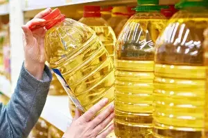 Cooking Oil: పండుగలకు ముందు శుభవార్త.. త్వరలో తగ్గనున్న వంట నూనెల ధరలు Cooking Oil: పండుగలకు ముందు శుభవార్త.. త్వరలో తగ్గనున్న వంట నూనెల ధరలు
