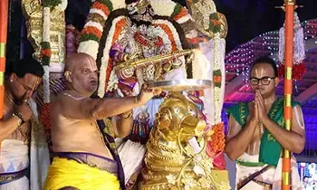 Sri Malayappa Swamy: హంస వాహనంపై సరస్వతి అమ్మవారి అలంకారంలో శ్రీ మలయప్ప Sri Malayappa Swamy: హంస వాహనంపై సరస్వతి అమ్మవారి అలంకారంలో శ్రీ మలయప్ప