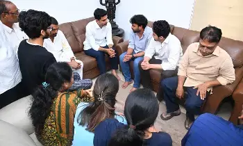 Minister Nara Lokesh: ఆళ్ల నాని పార్థివ దేహానికి నివాళులు.. కుటుంబానికి అండగా ఉంటాం: మంత్రి నారా లోకేశ్