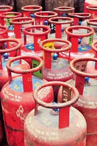 Deepam-2 Subsidy: నిర్ణీత తేదీన దీపం-2 రాయితీ లబ్ధిదారుల ఖాతాల్లో జమ Deepam-2 Subsidy: నిర్ణీత తేదీన దీపం-2 రాయితీ లబ్ధిదారుల ఖాతాల్లో జమ