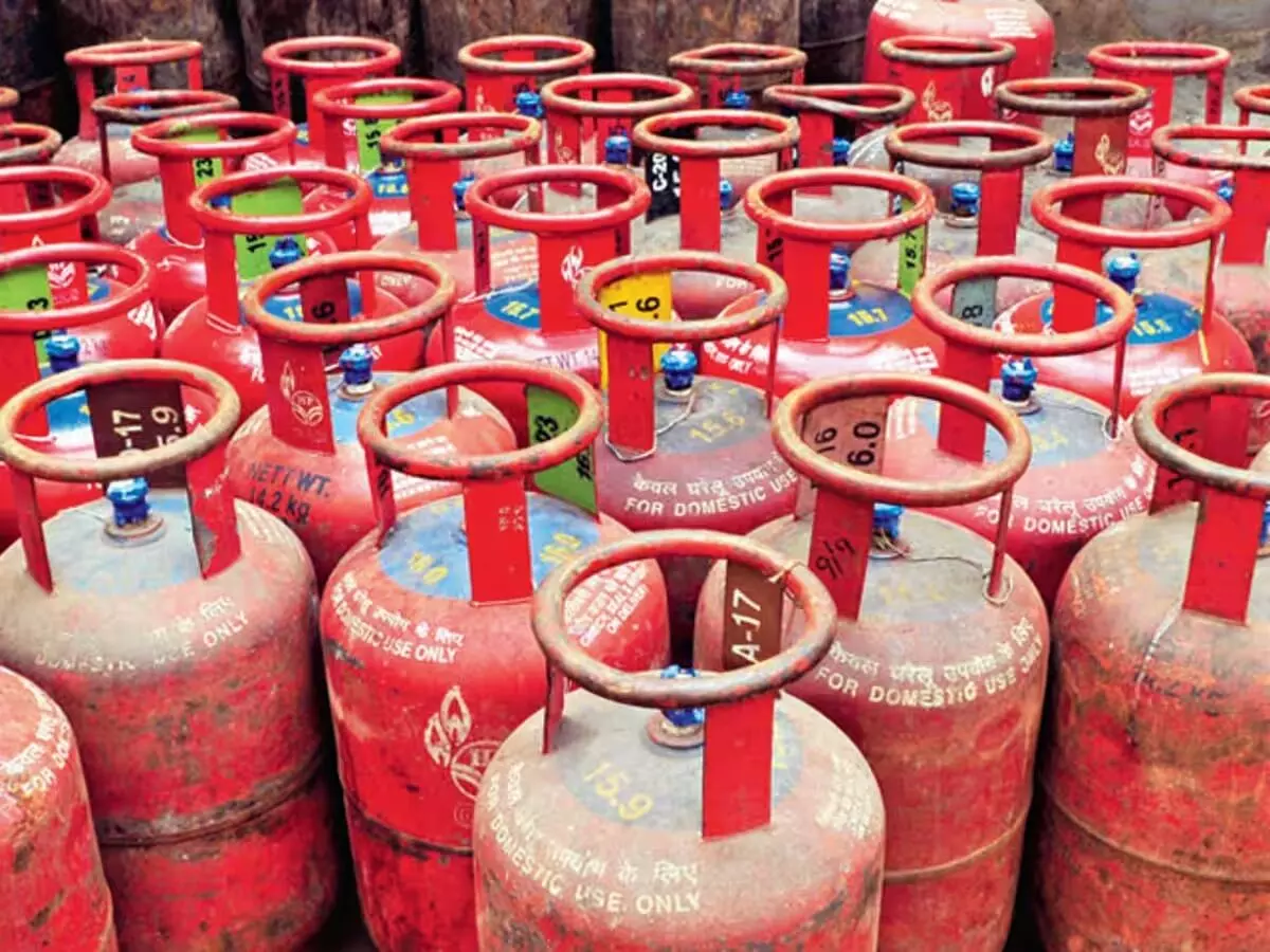 Deepam-2 Subsidy: నిర్ణీత తేదీన దీపం-2 రాయితీ లబ్ధిదారుల ఖాతాల్లో జమ Deepam-2 Subsidy: నిర్ణీత తేదీన దీపం-2 రాయితీ లబ్ధిదారుల ఖాతాల్లో జమ