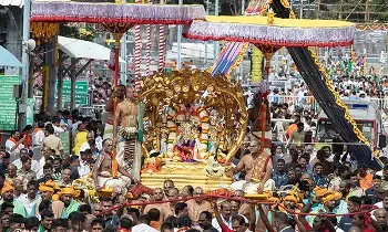 Sri Malayappa Swamy: కల్పవృక్ష వాహనంపై గోవుల గోపన్న అలంకారంలో శ్రీమలయప్ప